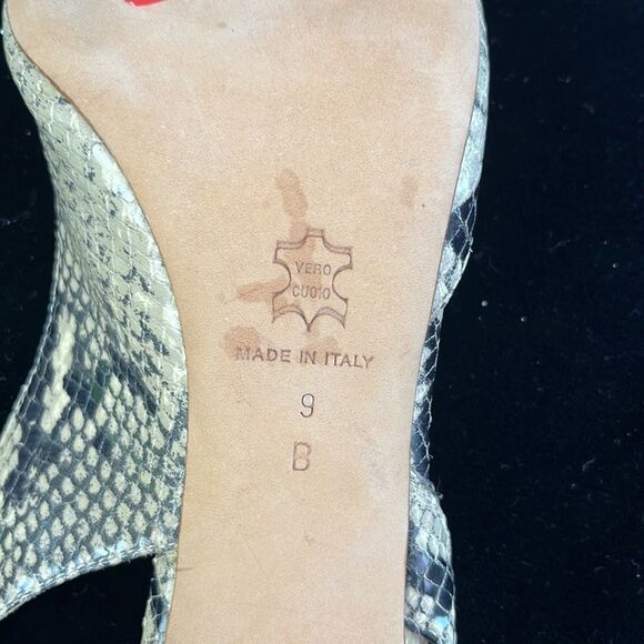 Isaac Mizrahi Snake Pattern Peep Toe Heels - Picture 12 of 12